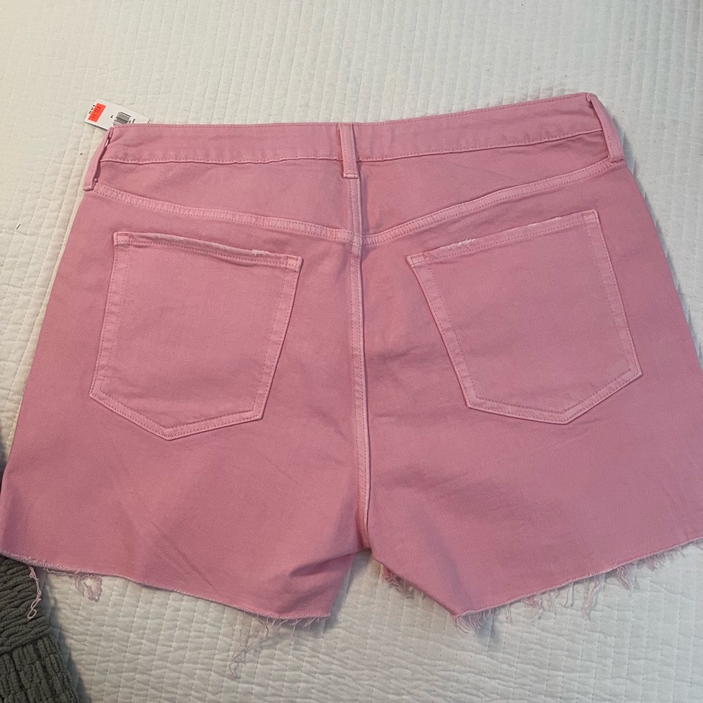 BNWT Old Navy women’s pink denim shorts. Size 16 - Picture 2 of 4